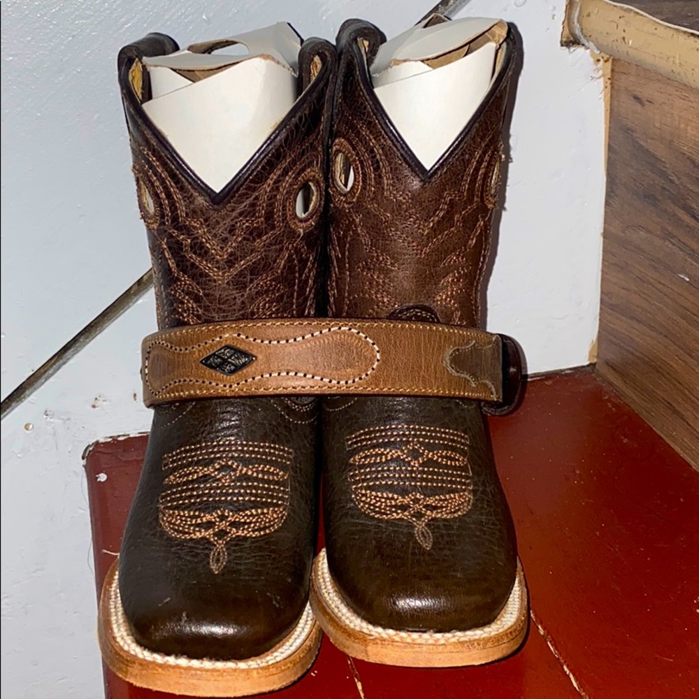 Little boy cowboy boots and belt